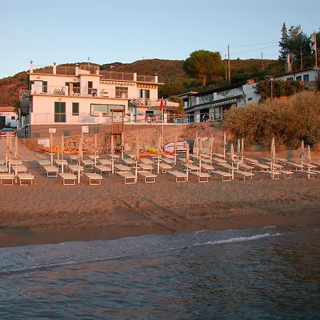 Ξενοδοχείο Miramare 2*
